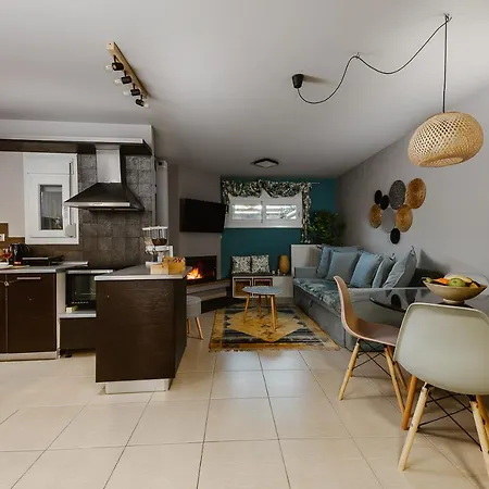 Le Petit Jardin #2 Apartment